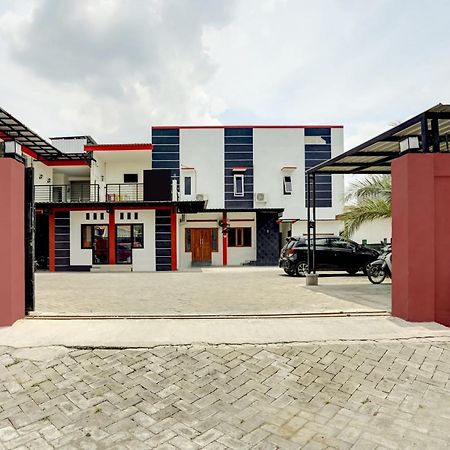 Lamongan Super Oyo 3702 Homestay Bougenville Syariah מראה חיצוני תמונה