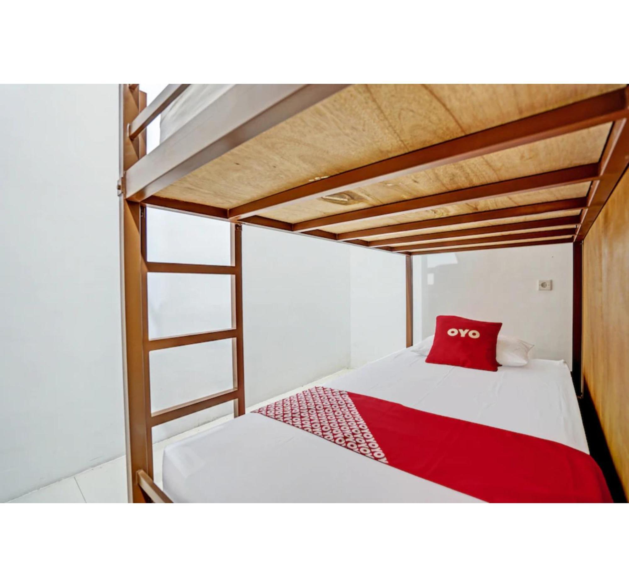 Lamongan Super Oyo 3702 Homestay Bougenville Syariah מראה חיצוני תמונה