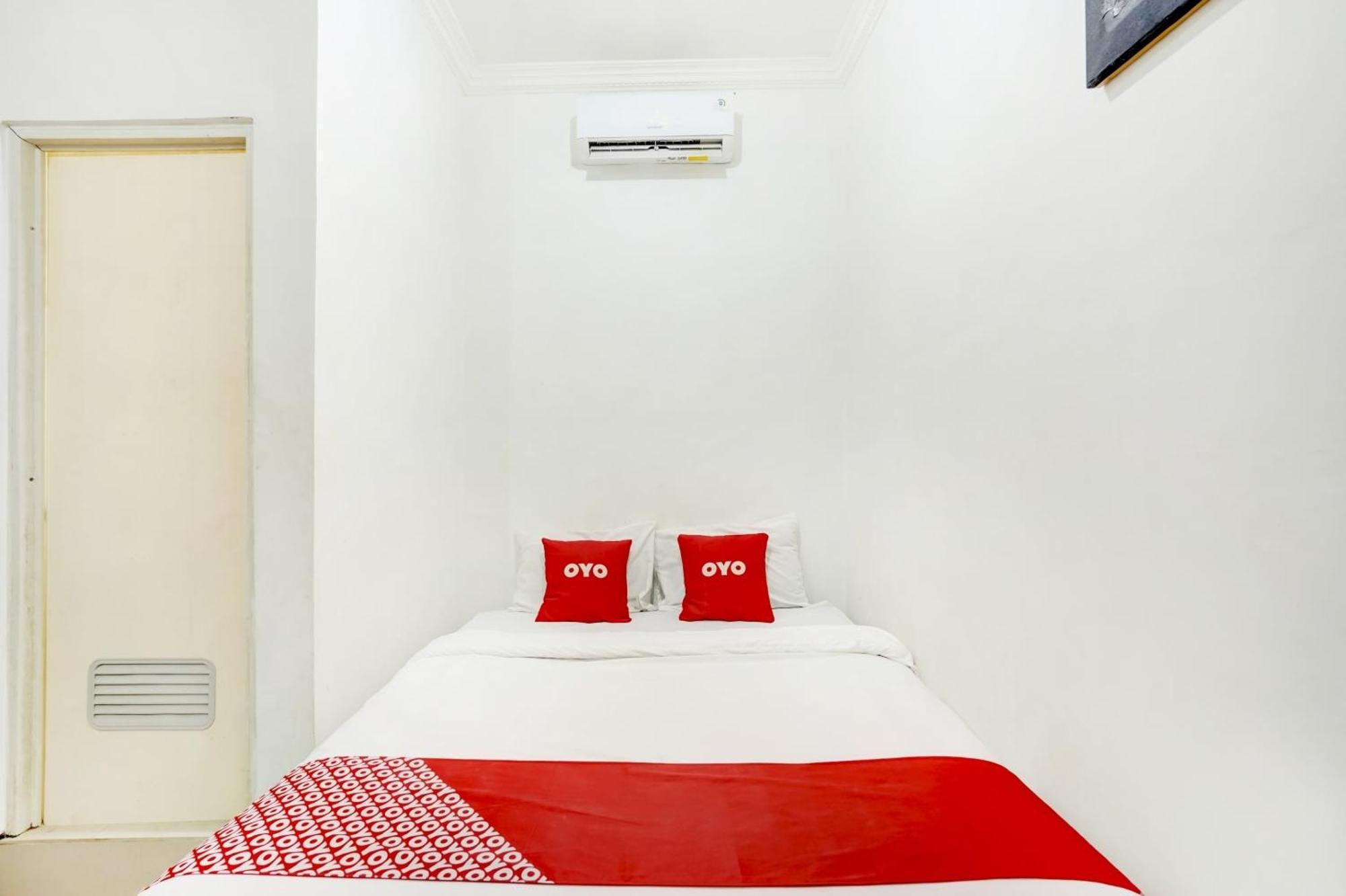 Lamongan Super Oyo 3702 Homestay Bougenville Syariah מראה חיצוני תמונה