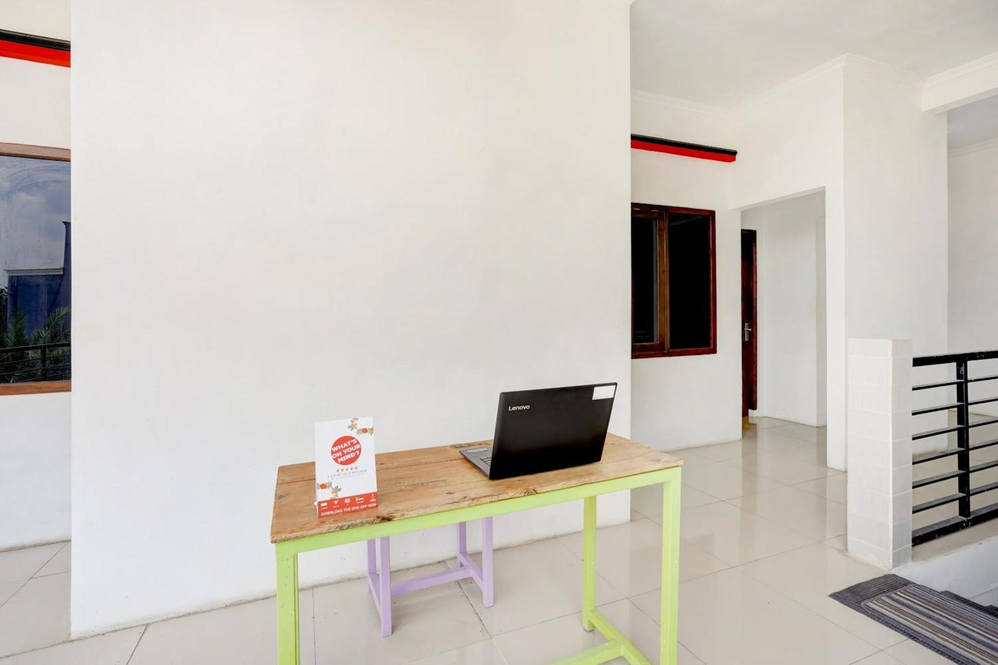 Lamongan Super Oyo 3702 Homestay Bougenville Syariah מראה חיצוני תמונה