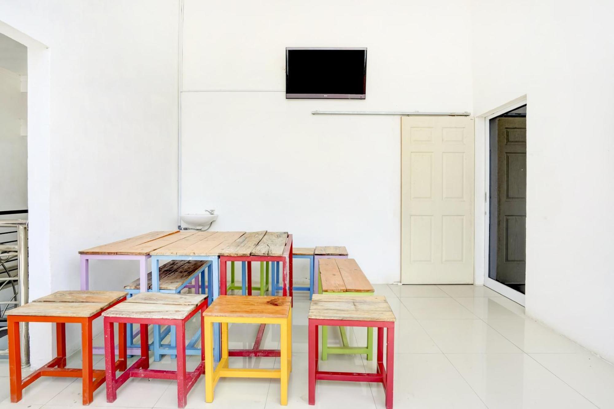 Lamongan Super Oyo 3702 Homestay Bougenville Syariah מראה חיצוני תמונה