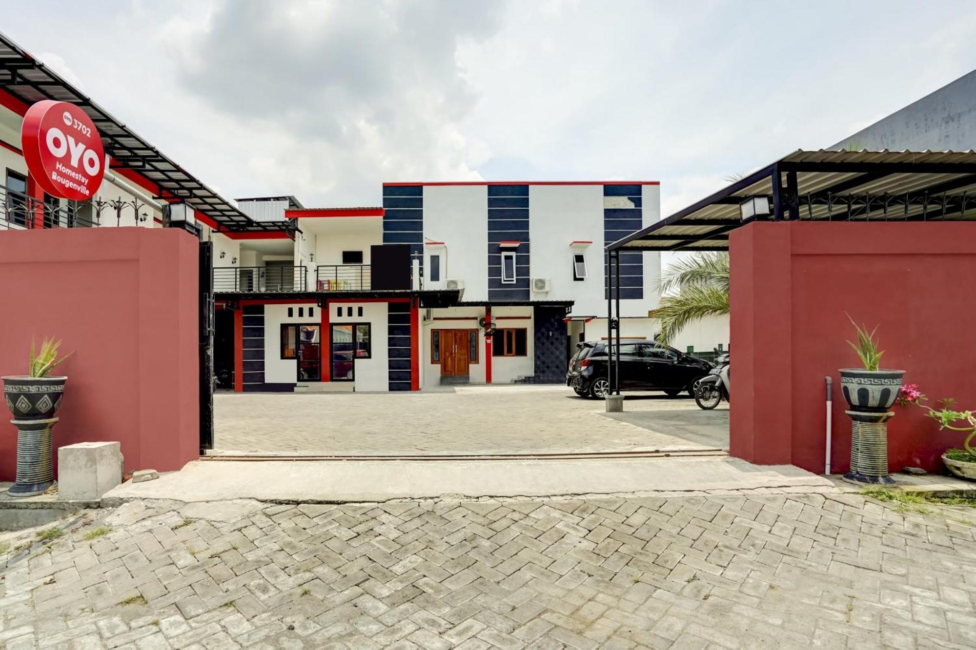 Lamongan Super Oyo 3702 Homestay Bougenville Syariah מראה חיצוני תמונה