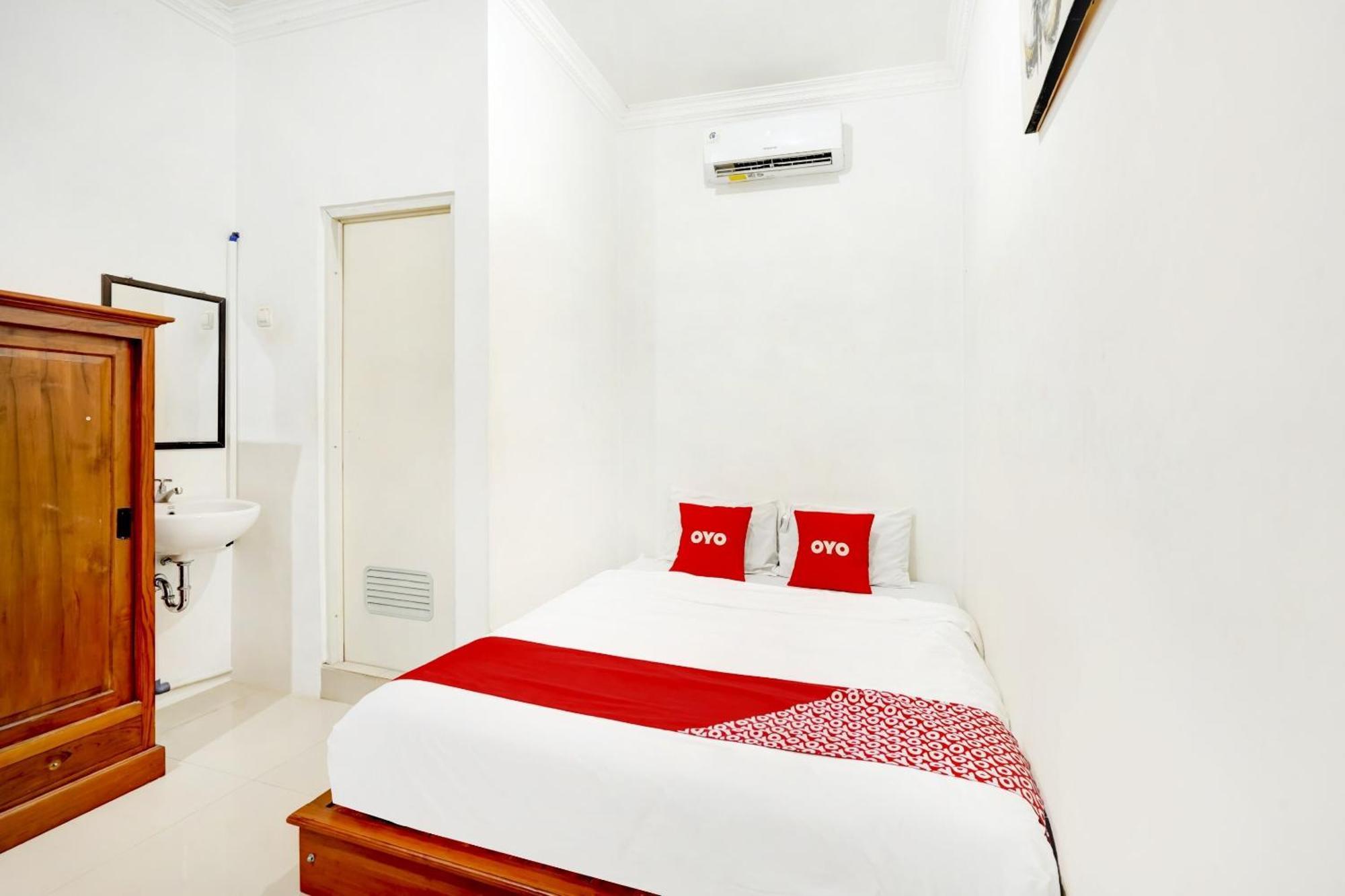 Lamongan Super Oyo 3702 Homestay Bougenville Syariah מראה חיצוני תמונה