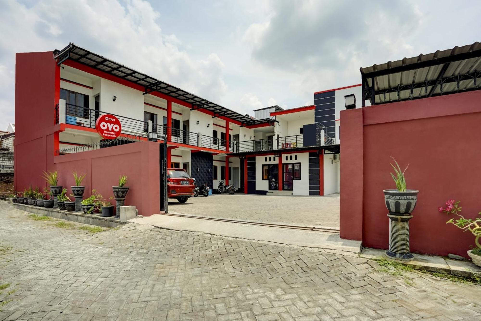 Lamongan Super Oyo 3702 Homestay Bougenville Syariah מראה חיצוני תמונה