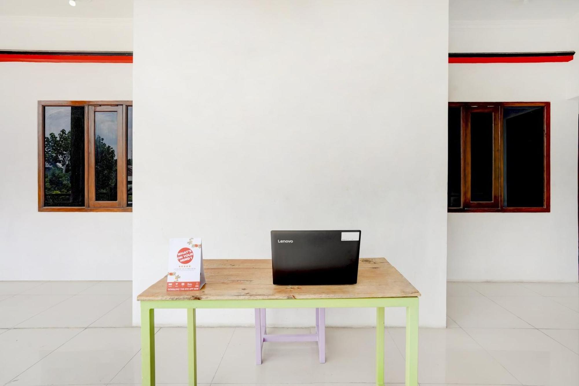 Lamongan Super Oyo 3702 Homestay Bougenville Syariah מראה חיצוני תמונה