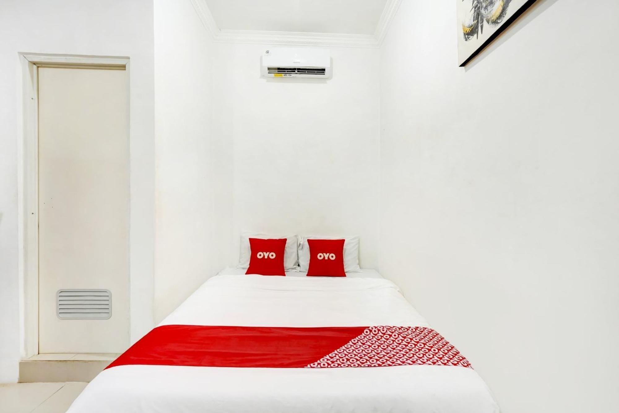 Lamongan Super Oyo 3702 Homestay Bougenville Syariah מראה חיצוני תמונה